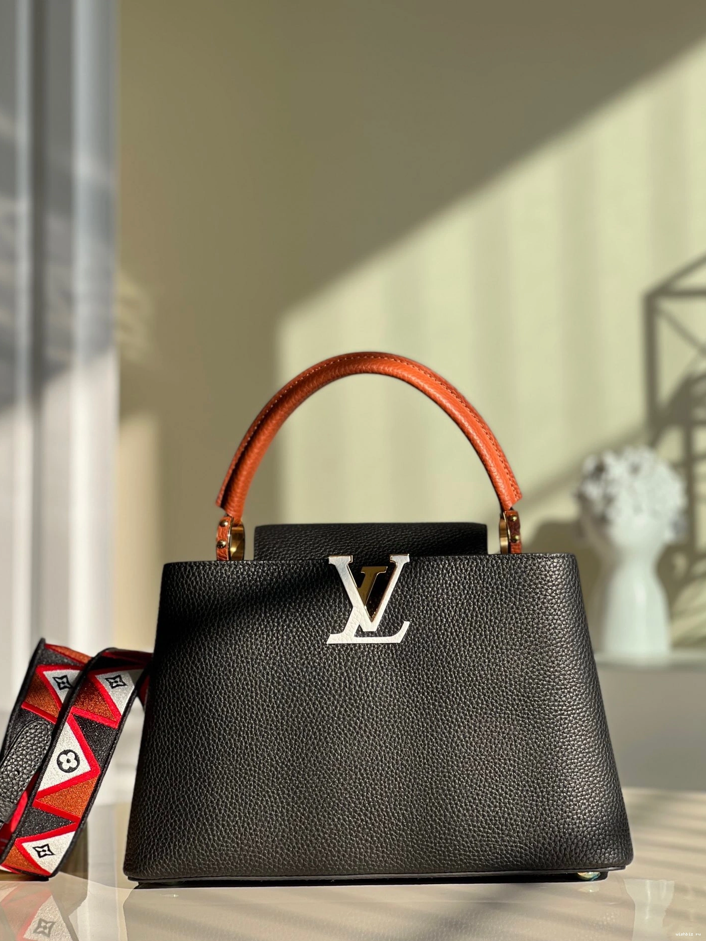 WIS MM VUITTON LOUIS CAPUCINES 0318